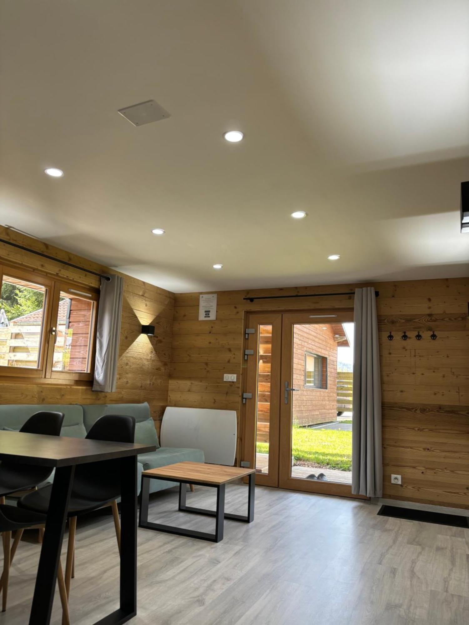 Chalets Du Bouchot & Jacuzzi Privatif Proximite Gerardmer & La Bresse Rochesson المظهر الخارجي الصورة